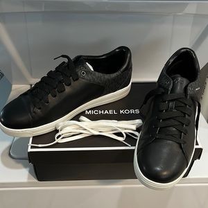 MICHAEL KORS  NEW DRESS SNEAKERS SIZE US 11.5 IMPECCABLE AND FLAWLESS.